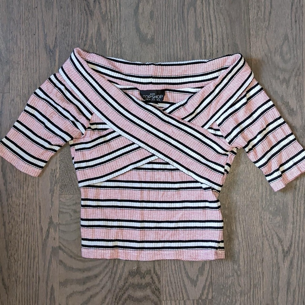 Topshop petite short sleeved shirt. Can be worn wide neck or off the shoudlers
